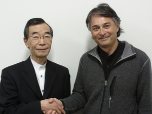 準・メルクル氏（右）と本学・庄野学長（左）