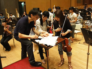 スコアを見ながら学生を指導