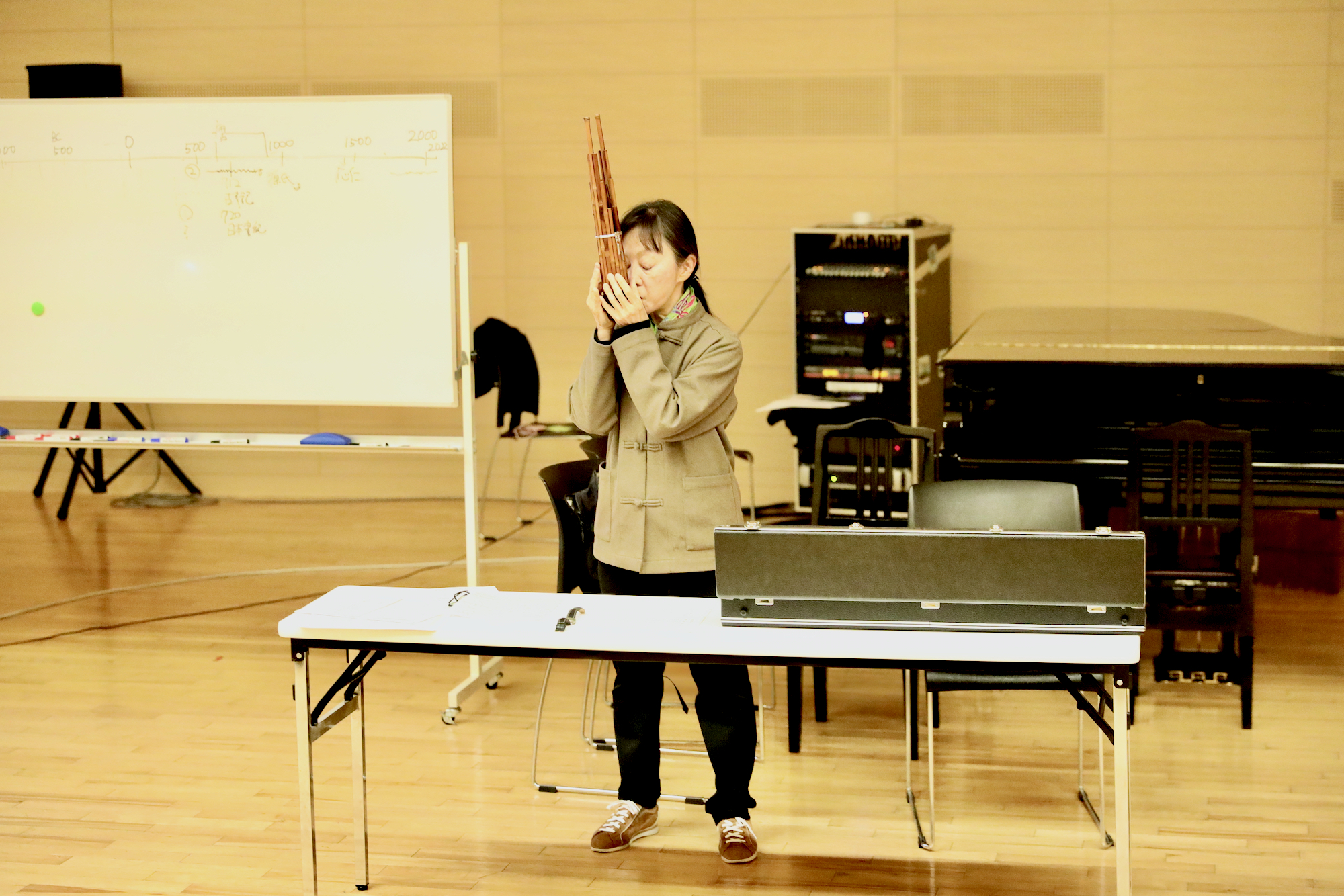 笙の演奏をされる宮田先生の写真